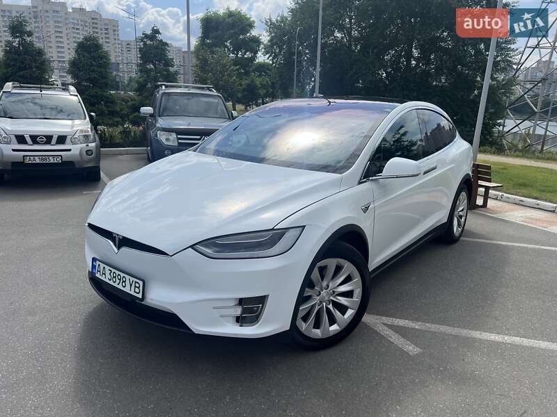 Tesla Model X 2019