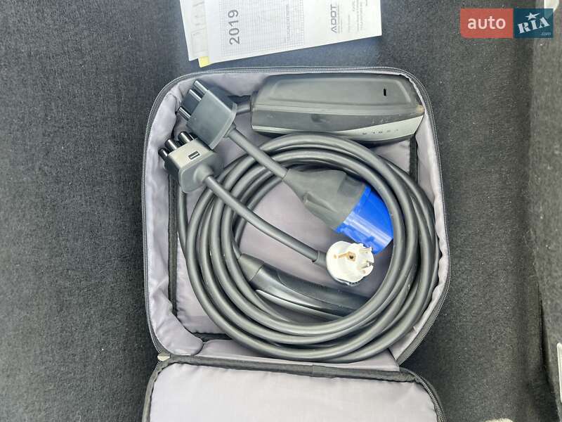 Позашляховик / Кросовер Tesla Model X 2019 в Києві фото 23 Позашляховик / Кросовер Tesla Model X 2019 в Києві