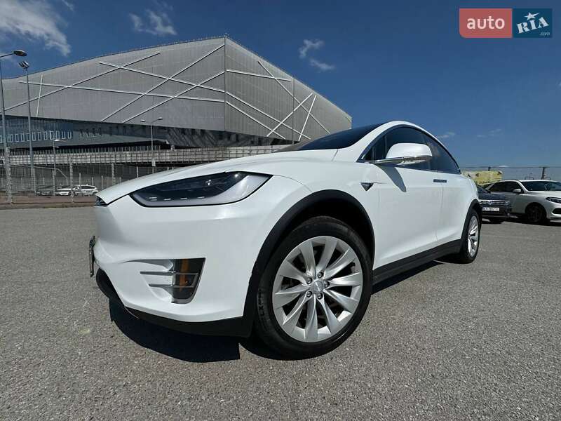 Позашляховик / Кросовер Tesla Model X 2018 в Львові