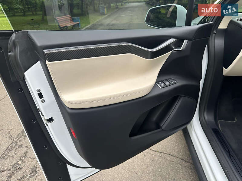 Внедорожник / Кроссовер Tesla Model X 2018 в Киеве