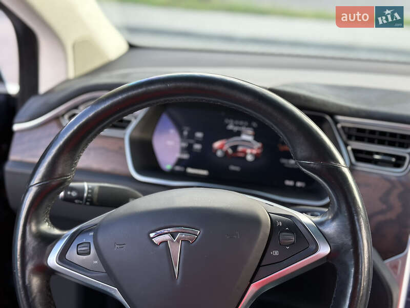 Позашляховик / Кросовер Tesla Model X 2015 в Дніпрі