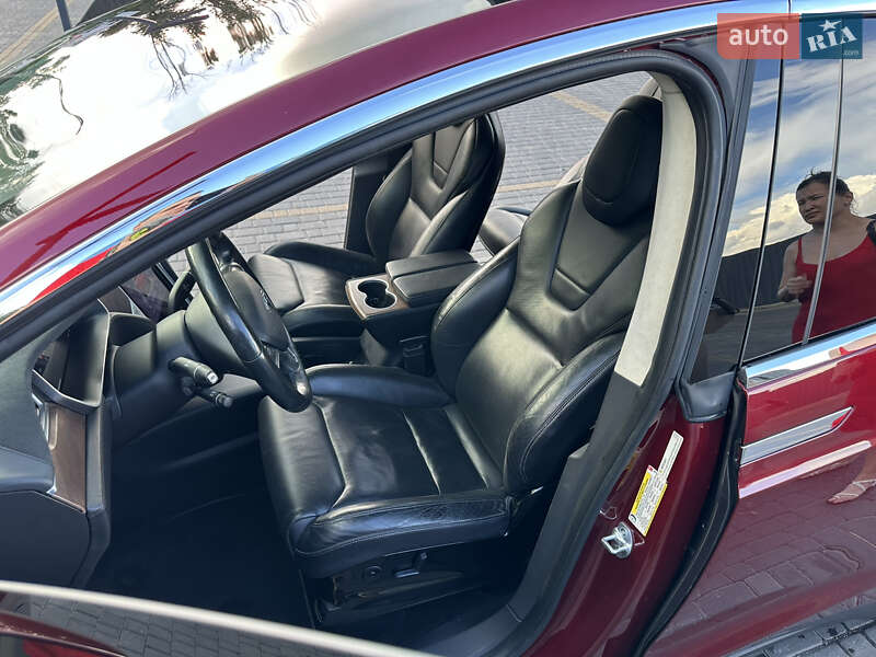 Позашляховик / Кросовер Tesla Model X 2015 в Дніпрі
