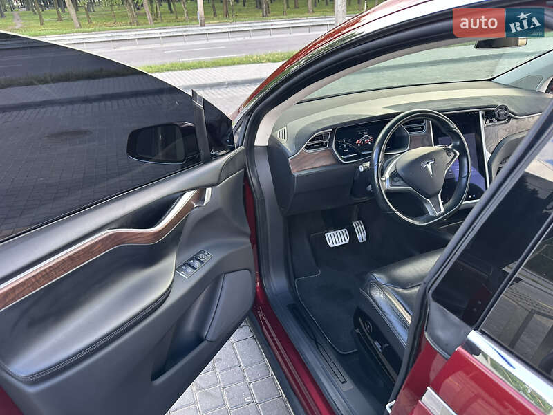 Позашляховик / Кросовер Tesla Model X 2015 в Дніпрі