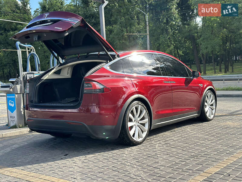 Позашляховик / Кросовер Tesla Model X 2015 в Дніпрі