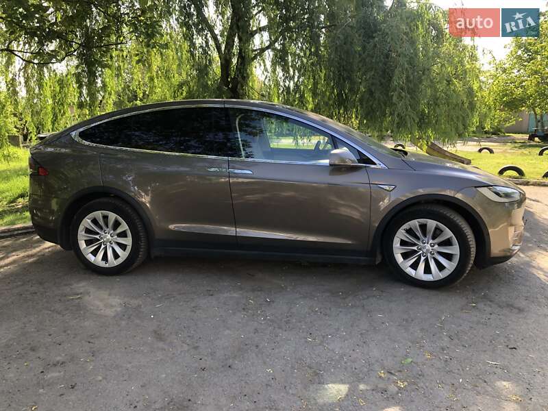 Tesla Model X 2016