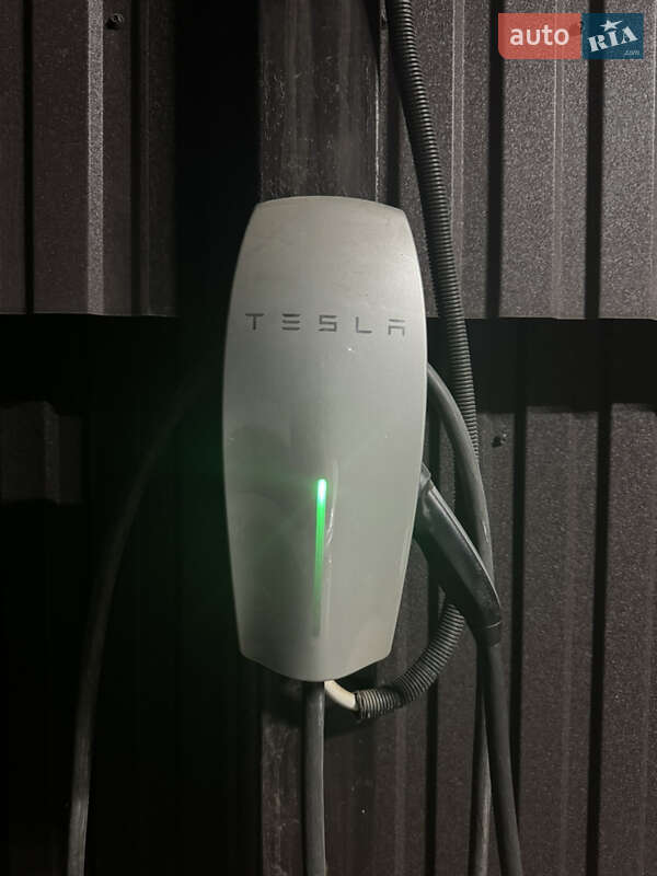 Позашляховик / Кросовер Tesla Model X 2017 в Вінниці