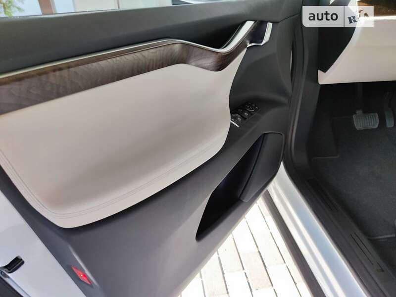 Внедорожник / Кроссовер Tesla Model X 2018 в Киеве