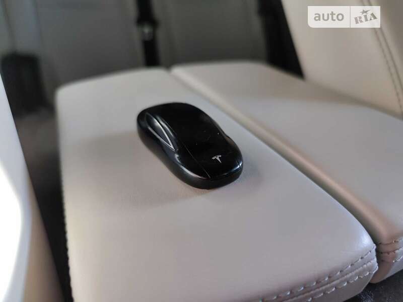 Внедорожник / Кроссовер Tesla Model X 2018 в Киеве