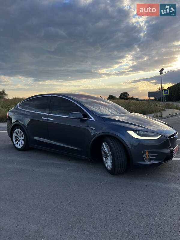 Позашляховик / Кросовер Tesla Model X 2016 в Львові