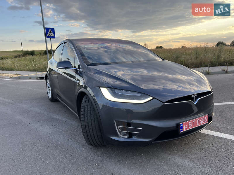 Позашляховик / Кросовер Tesla Model X 2016 в Львові