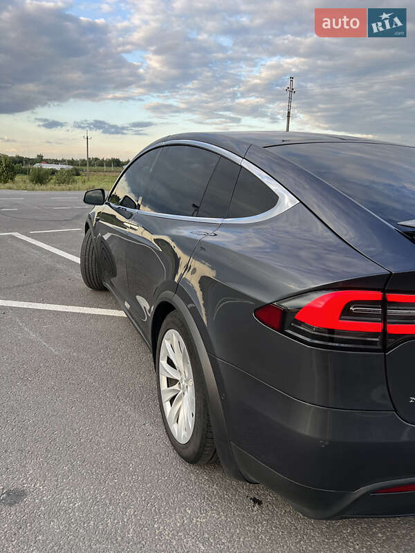 Позашляховик / Кросовер Tesla Model X 2016 в Львові