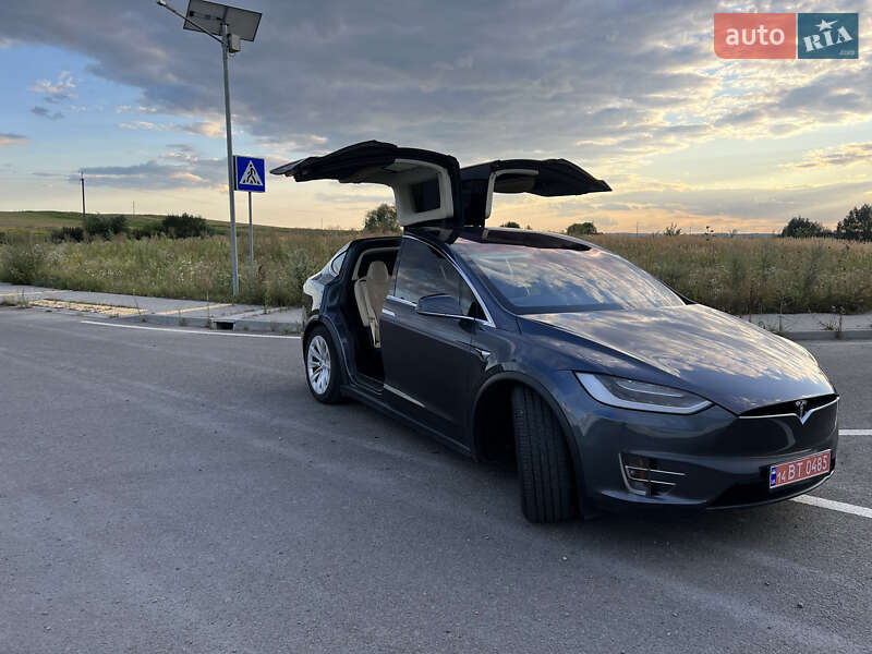 Позашляховик / Кросовер Tesla Model X 2016 в Львові