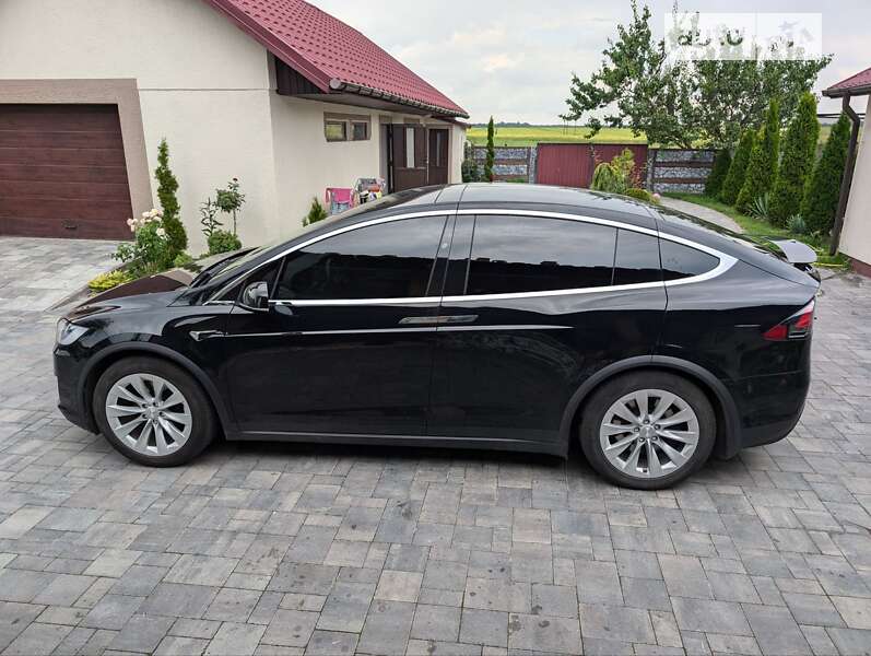 Позашляховик / Кросовер Tesla Model X 2019 в Шептицькому