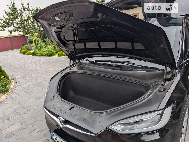 Позашляховик / Кросовер Tesla Model X 2019 в Шептицькому
