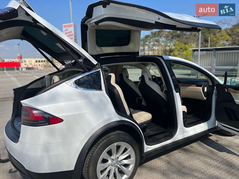 Внедорожник / Кроссовер Tesla Model X 2018 в Киеве