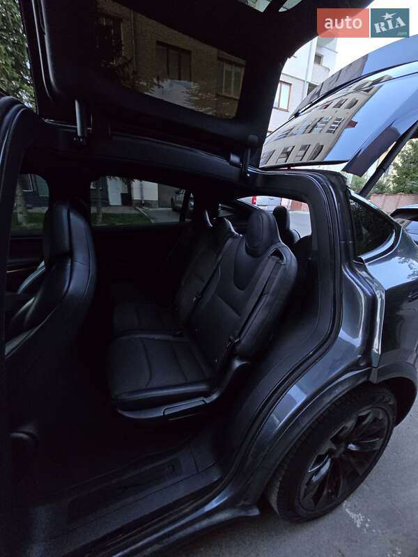 Позашляховик / Кросовер Tesla Model X 2018 в Тернополі