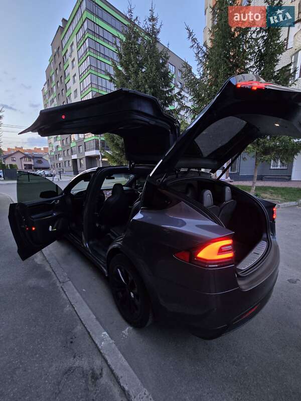 Позашляховик / Кросовер Tesla Model X 2018 в Тернополі