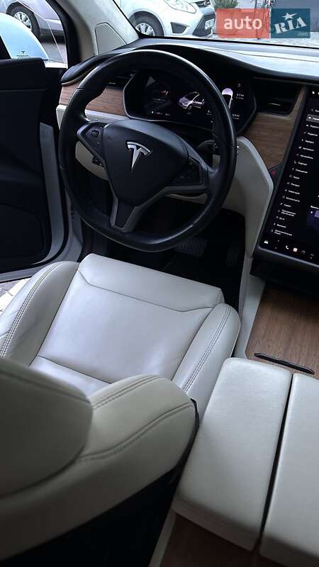 Позашляховик / Кросовер Tesla Model X 2018 в Ковелі