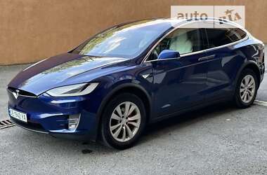 Позашляховик / Кросовер Tesla Model X 2016 в Чернівцях