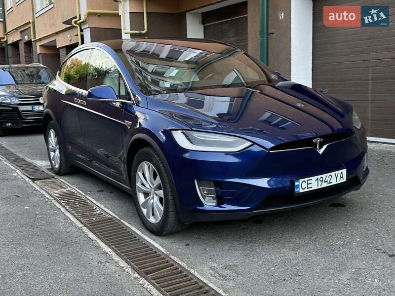Позашляховик / Кросовер Tesla Model X 2016 в Чернівцях