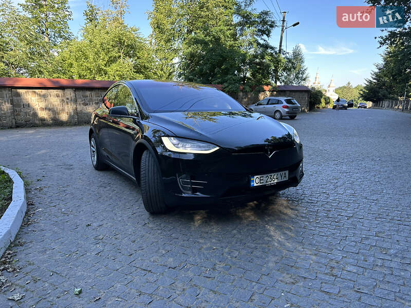 Позашляховик / Кросовер Tesla Model X 2017 в Чернівцях