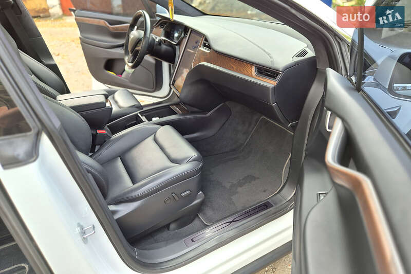 Tesla Model X 2020