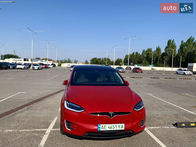 Позашляховик / Кросовер Tesla Model X 2016 в Дніпрі
