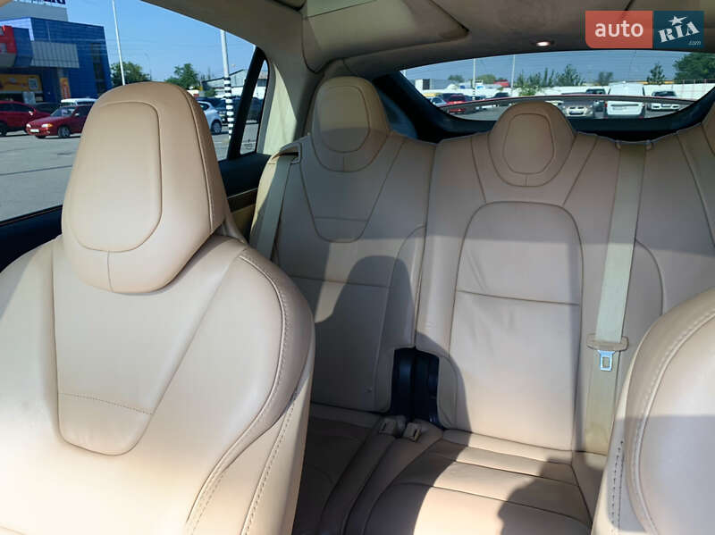 Позашляховик / Кросовер Tesla Model X 2016 в Дніпрі