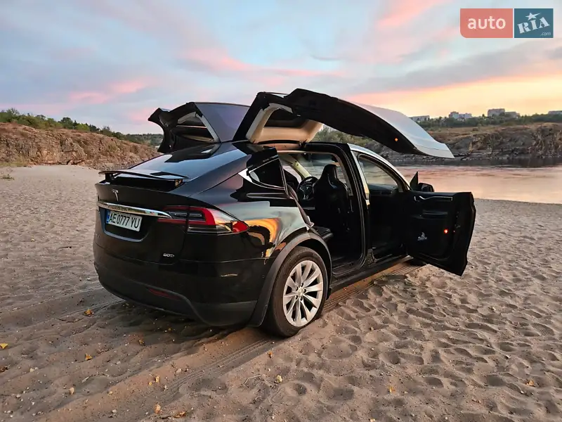 Внедорожник / Кроссовер Tesla Model X 2016 в 