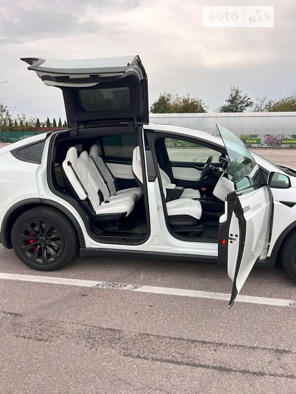 Позашляховик / Кросовер Tesla Model X 2017 в Львові