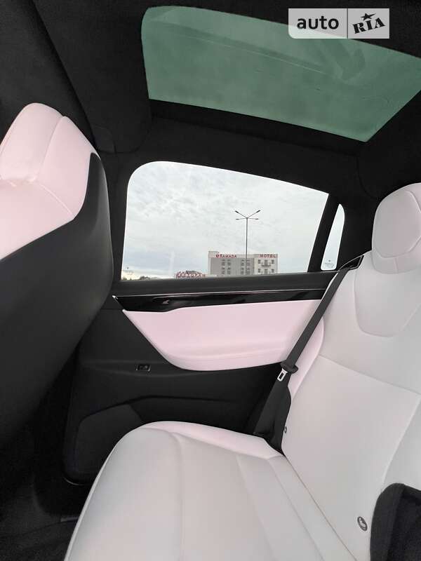 Позашляховик / Кросовер Tesla Model X 2017 в Львові