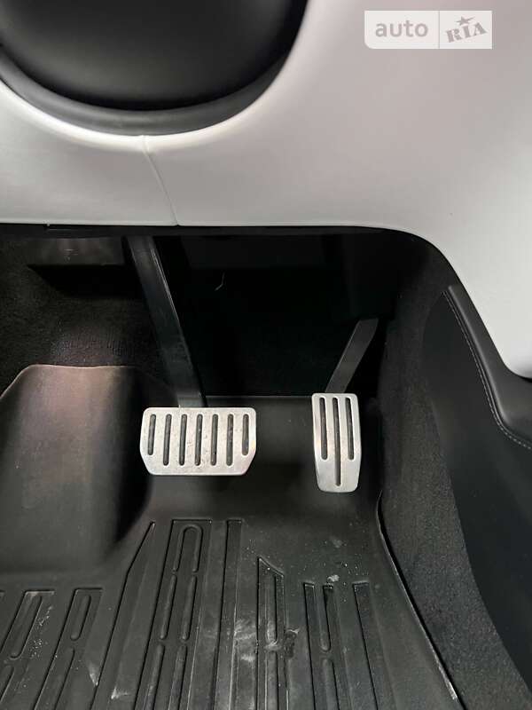 Позашляховик / Кросовер Tesla Model X 2017 в Львові