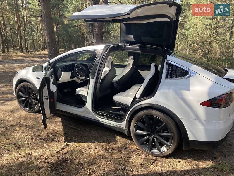 Позашляховик / Кросовер Tesla Model X 2017 в Дніпрі