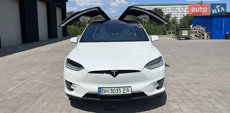 Tesla Model X 2020