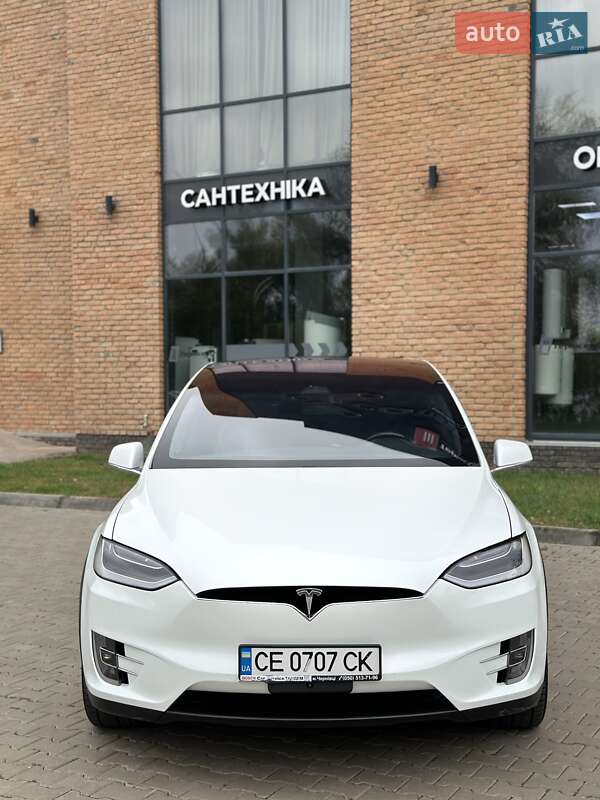 Позашляховик / Кросовер Tesla Model X 2017 в Чернівцях