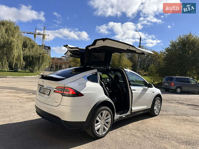 Внедорожник / Кроссовер Tesla Model X 2016 в Ивано-Франковске