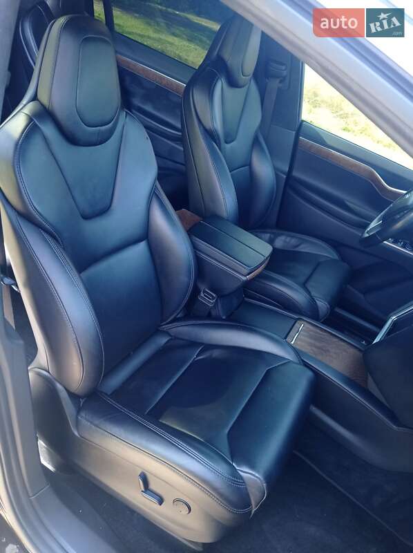 Внедорожник / Кроссовер Tesla Model X 2017 в Коломые