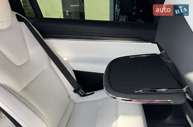Позашляховик / Кросовер Tesla Model X 2023 в 