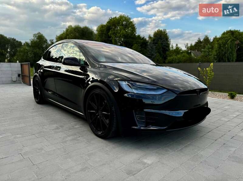 Позашляховик / Кросовер Tesla Model X 2017 в Львові
