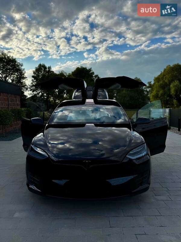 Позашляховик / Кросовер Tesla Model X 2017 в Львові