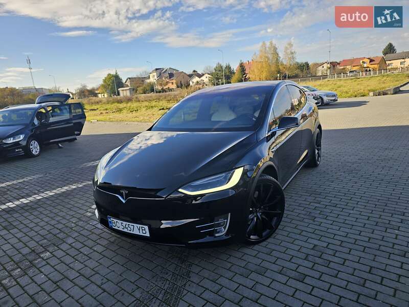 Позашляховик / Кросовер Tesla Model X 2017 в Львові