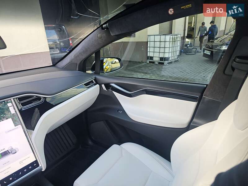 Позашляховик / Кросовер Tesla Model X 2017 в Львові