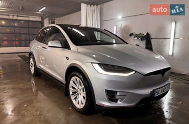 Позашляховик / Кросовер Tesla Model X 2017 в Львові