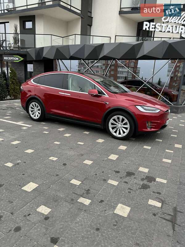Позашляховик / Кросовер Tesla Model X 2018 в Тернополі