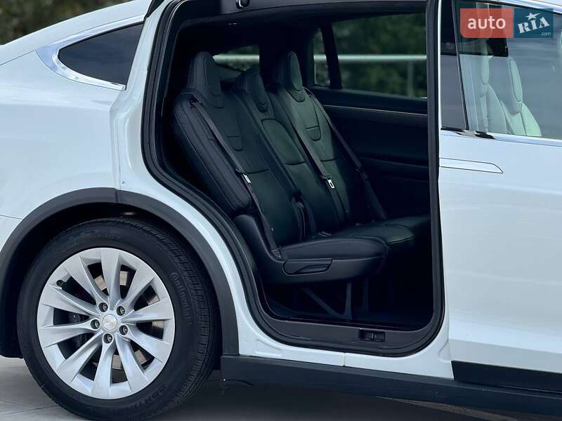 Позашляховик / Кросовер Tesla Model X 2017 в Білій Церкві