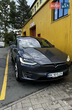 Позашляховик / Кросовер Tesla Model X 2019 в 