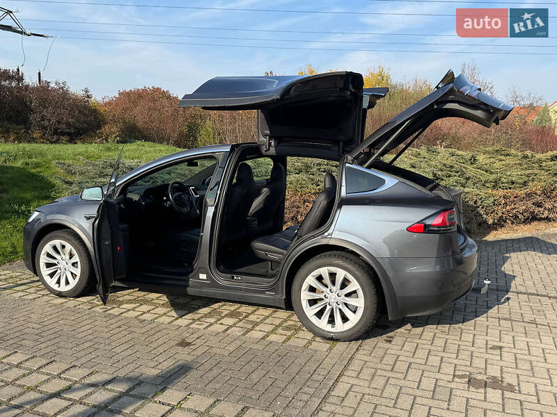 Позашляховик / Кросовер Tesla Model X 2018 в Черкасах