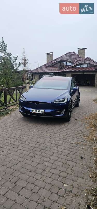 Позашляховик / Кросовер Tesla Model X 2016 в Рівному