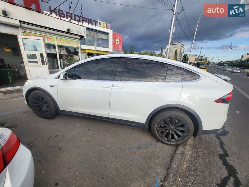 Позашляховик / Кросовер Tesla Model X 2016 в Києві