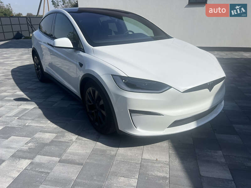 Tesla Model X 2024